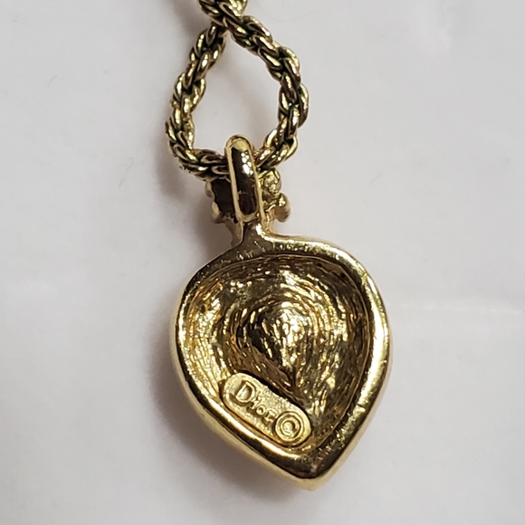 ⚜️❤️⚜️Christian Dior Gold Plated Vintage Queen 2 Crystals ❤️ Pendant - Picture 4 of 10